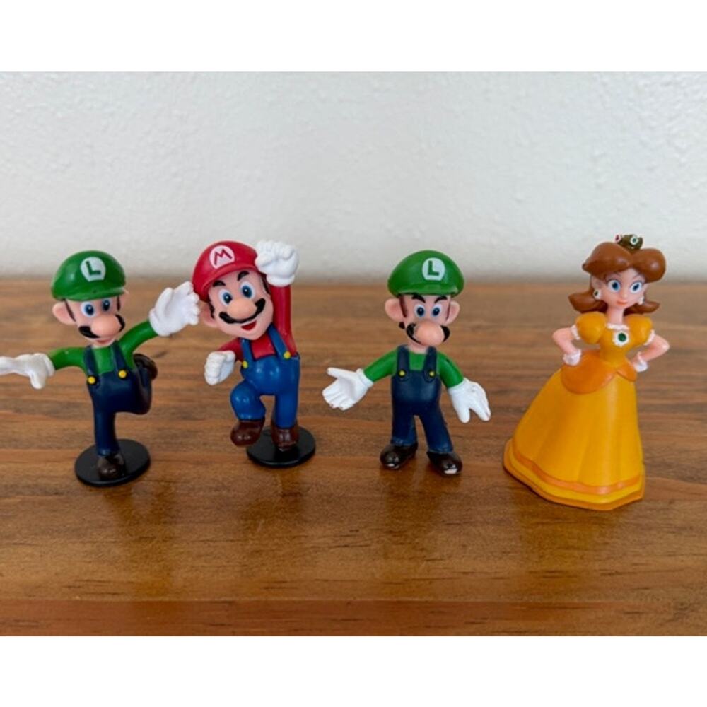 Nintendo Super Mario Figures 2007 - Mario, 2 Luigi figures and Princess Daisy